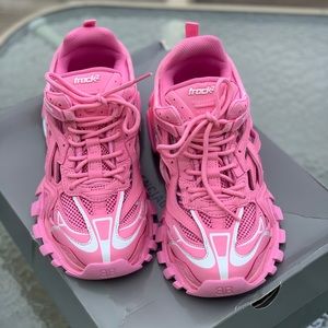 🚨BALENCIAGA  $$$350🚨 Womans 8 euro 38